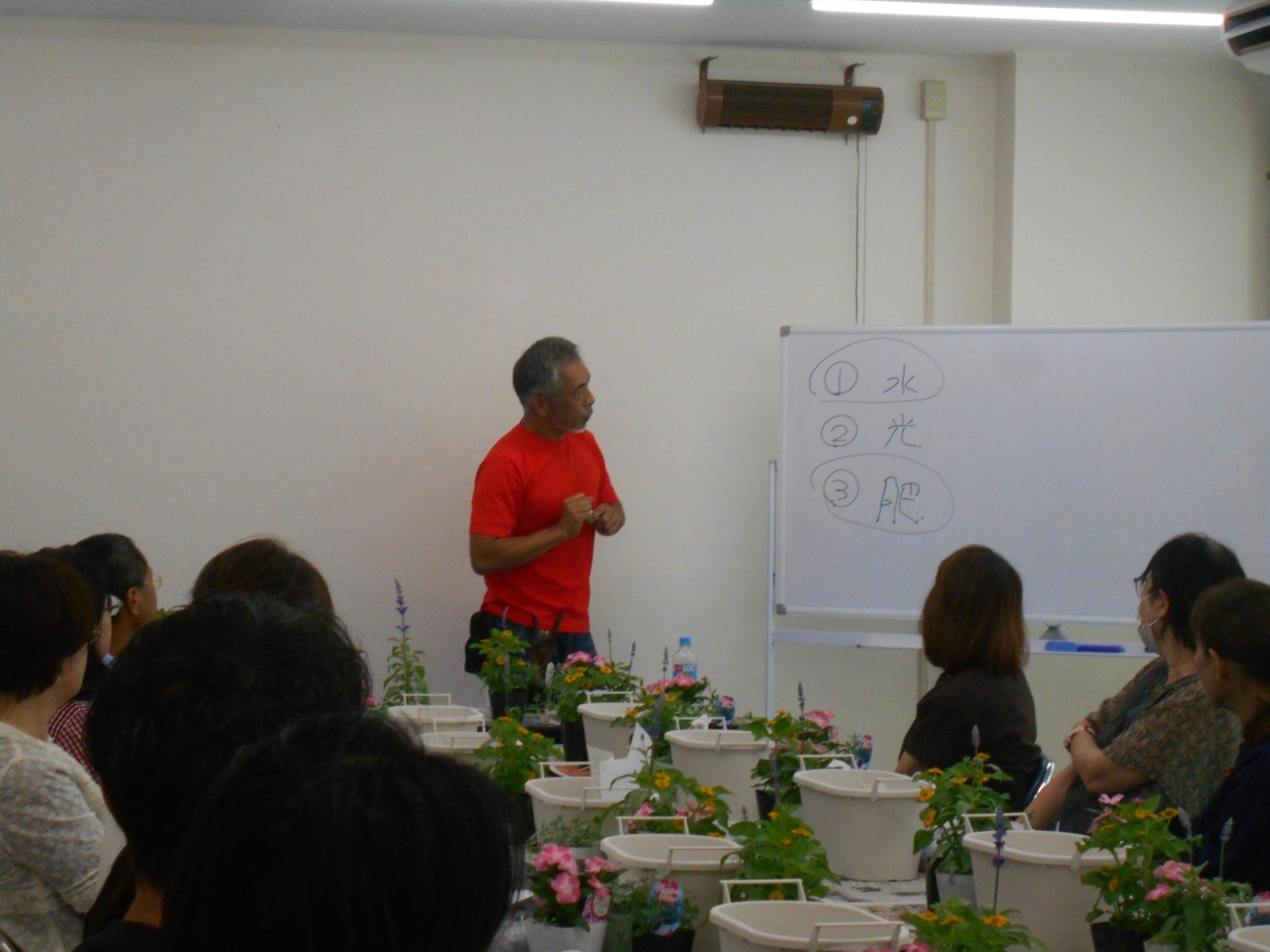 第７回　緑の教室「初夏を彩る季節の寄せ植え」を開催しました